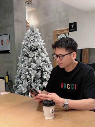 gucci Gc 25Ss早春新款 经典字母Logo哇胶厚板短袖 轻奢主义 男女日常通勤穿搭必备单品 正确版本 欢迎对比 码数：S-2Xl