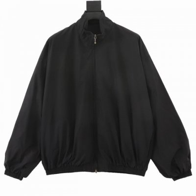 款号Y630 Acnestudios 23Fw冲锋衣 背面有字母印花设计 带着一丝酷帅且自信笃定的潇洒气质 全开门襟拉链设计 可立领可翻领 袖口、下摆处拼接采用