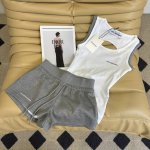 ann Andelma* 25夏季新品 假两件撞色修身设计背心+同系列短裤 版型一套上身巨显瘦 后背拼接系带设计 减龄辣妹子的穿搭天菜 低调奢华的设计感 一套搭