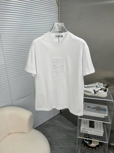 loewe罗意威 2025Ss春夏高品质情侣款短袖T恤，甄选高克重纯棉面料，工艺品级别，辅料顶真，车线做工符合精品要求，超级好搭配，落肩款，品质及剪裁设计都堪称