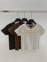 l家 早春新款 圆领金链字母针织短袖 颜色：白色 红色 黑色 尺码：36.38.40