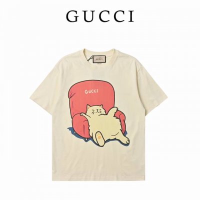 Gucci 古驰 摆烂小猫高克重印花短袖T恤 选用客供定制针织100%纯棉面打造,面料手感细腻，厚实有质感的纯棉布，高密度的机织工艺，如棉絮般柔紧致舒适，有挺括