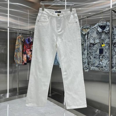 Lv 路易 25新品 后口袋字母Logo牛仔裤！特定最新品牌皮标 重磅单品~私渠稀有臻品 客供五金辅料 进口客供定织牛仔棉布面料,时尚又个性 超级百搭好看的一款