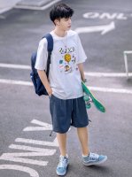 上新！元素碰撞，超级吸睛！Nasa宇航员蜡笔小新联名款情侣款圆领短袖T恤，全部采用上等原料，质感好颜色鲜明！ 这种款式上身回头率超高！基础款的圆领Tee,男女均