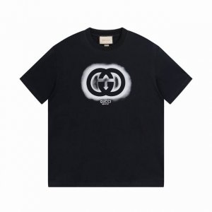 采用330克重工面料 Gucci 古驰 双G渐变印花 采用立体双G图标短袖 颜色.黑色、白色 尺码.Xs.S.M.L