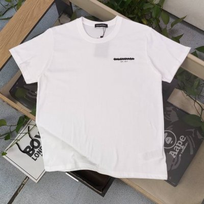 上新 款号：Tx279 2025新款Balenciaga巴黎世家经典涂鸦字母图案Logo印花休闲情侣短袖T恤，轻奢高级，上身效果，绝绝子，采用220克纯棉面料，
