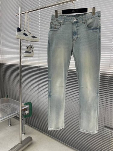 Bc 25Ss春夏浅色系牛仔长裤 独家原版复刻细节辅料 完美品相 男士时髦蓝系潮流不俗经典百搭色 弹力Sime版型 丹宁牛仔裤 专柜代购品质 五金配件奢华感十足