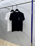 prada 普拉达 2025春夏新款首发专柜最新款短袖圆领T恤 高端订制 设计前卫时尚！品牌Logo重工艺设计 高端定制丝光长绒棉面料.手感柔软.穿着舒适.专柜