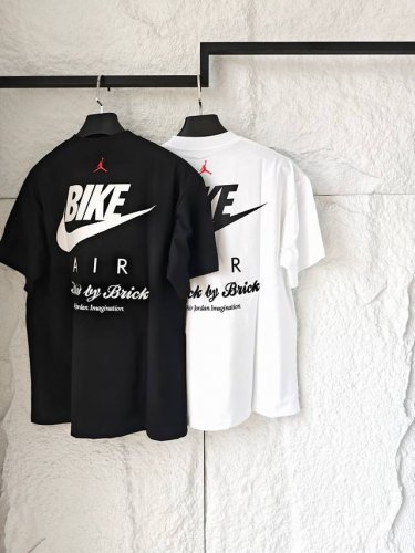 Jordan X Nigel Sylvester 联名款 Ss 印花刺绣舒适圆领短袖T恤 男女同款 印花和刺绣的组合 街头的诗意爆破 颜色：黑色 白色 尺码：S