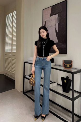 款号G25052264 Louis*驴家Lv新款 高端定制弹力牛仔洗水棉面料柔软舒适 口袋迷彩老花Logo印花拼接弹力提臀显瘦微喇叭牛仔裤长裤 蓝色 26.27
