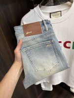 Gucci 独家专供25S新款古驰潮男时尚休闲牛仔裤，高端欧版原单裤子，潮流时尚休闲裤子 透气舒适度高，细节无可挑剔，品牌元素设计理念，体现高品质。呈现休闲裁剪