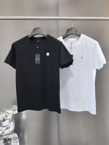 高端品质 Emporio Armani Ea 阿玛尼 2025外贸原单胸前3D立体浮雕工艺短袖T恤 本款采用高端80支180G丝光棉面料 手感丝滑柔软亲肤 给人