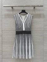 独家首发 原单品质 Balmai*25春夏新品！法式甜辣风性感V领针织背心连衣裙！黑白撞色虚线装饰超级精致！Yb定制金属配饰，黑白撞色设计，收腰设计超级显瘦，A