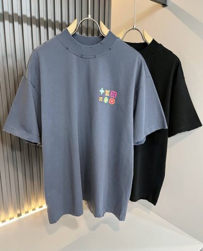 Louisvuitt*路易*登 2025春夏全新系列单品上线 非常时髦前卫的一款男女同款短袖T恤 标识Logo图案印花修饰 区别于以往的不同 宣示品牌传承多年的