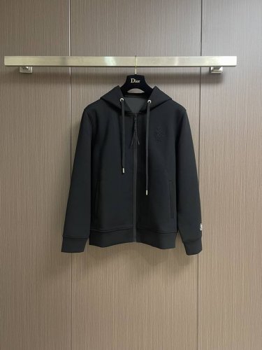 上衣 裤子290 整套560 Moncler 2025Ss休闲连帽拉链卫衣卫裤套装，干净利落剪裁，都市风十足采用精品定制面料手感软糯干爽，上身效果挺括有型。五金