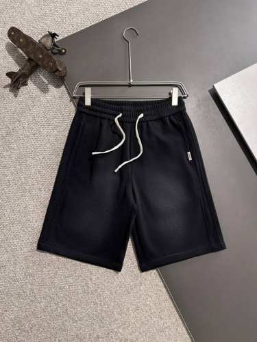 隔天出货 P200 高端货 Miumiu 2025春夏新款松紧带休闲短裤，专柜定制面料 透气舒适度高，细节无可挑剔，品牌元素设计理念，体现高品质。手感细腻柔软！