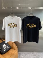 芬家 Fendit恤 经典百搭，亮眼的黄色“Fendi”字样，设计感十足，独特又醒目 面料柔软亲肤，穿着舒适透气。M-3Xl 隔天