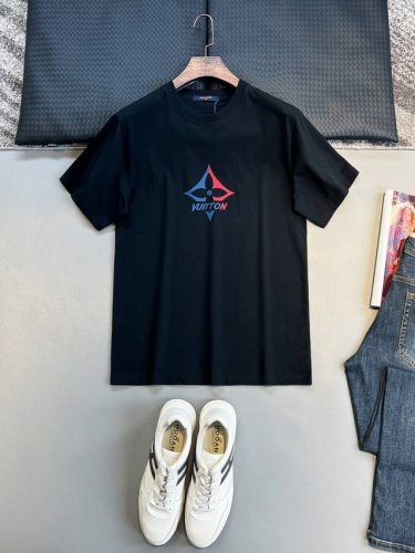 LV25Ss春夏新款平纹针织棉布基础圆领短Tee，男女同款时尚蓝白色四叶草胶印图案休闲套头短袖T恤衫！贸易公司渠道稀出，领先官网发售！V家新款T恤以其卓越的面料
