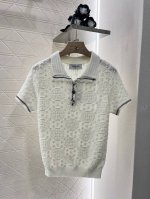 thom Brown*2025新品上架 针织翻领短袖 定制Yb羊毛纱线织造 透气舒适 弹力好穿 针织翻领半开襟上衣剪裁 通体利用钩针肌理交织 勾勒出圆形凹凸纹理