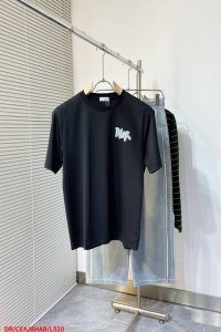 L520 Dr迪奥 毛巾绣花工艺标识情侣款短袖 重温经典~高级感拉满的Di**毛巾绣短袖来了！胸前立体“Di**”毛巾绣标，细腻纹路碰撞出精致层次感，每一针都藏