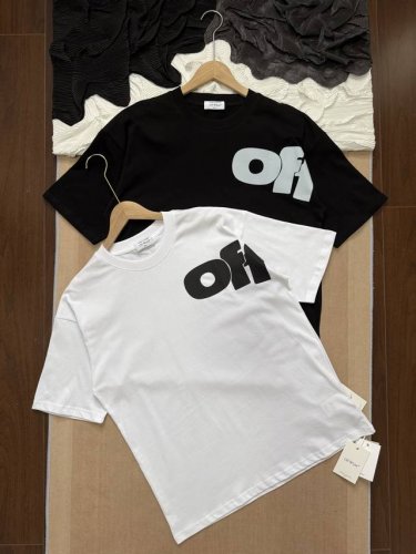 off-White Shared Logo 后背字母印花Ow高街宽松圆领短袖T恤 颜色：黑色、白色 尺码：S-Xl 面料：260克定制双纱高密度纯棉面料 工艺: