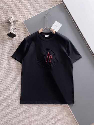 蒙口Moncler 2025春夏新款男女同款短袖T恤，！定制专属面料，定制原版工艺螺纹，胸前重工字母Logo工艺设计！简约大方，从容百搭，档次极高，完美融入时尚