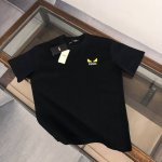fen*Di 芬迪 夏季新款小眼睛圆领短袖T恤 手感质感都极完美 修身裁剪设计干净利落 时尚又好看 走线做工非常精致 版型效果超赞 而且透气性能超强 任何年龄阶
