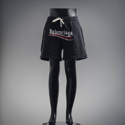 Balenciaga 巴黎世家 可乐刺绣毛圈短裤 面料原版定制，非常耗时废料，密度手感和原版达到一致，松紧腰搭配，轻松调节腰围，侧面拼接黑色织带设计，作为整条裤
