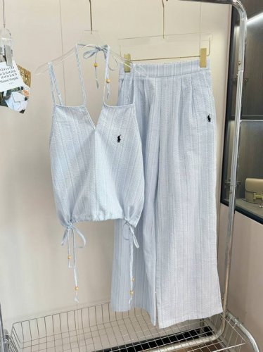品名：Ralph Laur*N 拉夫刺绣战马抽绳A字吊带蓝色条纹亚麻度假两件套 尺码：S.M 颜色：淡蓝 超级干净自带白开水气息的条纹套装！ 面料自带肌理感面料