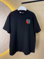 LOE 爱心限定刺绣logo 短袖# 采用定制240G 26s双纱长绒棉面料 肤感舒适 质感十足。定织定染，颜色100%一致。标识logo采用田岛绣花机刺绣工艺