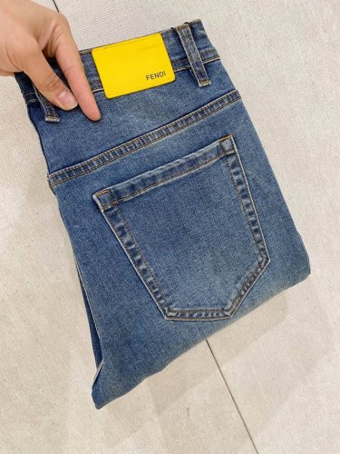 芬迪 新品 高端独家发售 25Ss四季款超燃炸街系列之最牛仔裤 独家隆重推出 原版定制高端品质面料 定制五金版型修身剪裁 面料带弹力 微弹上身舒适度超高 必爆单