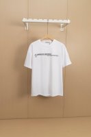 挂拍图 顶级版本 Moncler 蒙口新款标志性字母Logo立体印花 Logo手臂 Moncler标识 仿佛艺术家的灵魂印记 辨识度拉满 低调中蕴含着无尽的故事