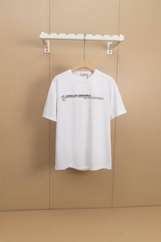 挂拍图 顶级版本 Moncler 蒙口新款标志性字母Logo立体印花 Logo手臂 Moncler标识 仿佛艺术家的灵魂印记 辨识度拉满 低调中蕴含着无尽的故事