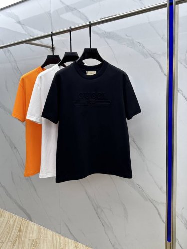 Gucci*古驰 2025Fw春夏新品圆领打底外穿T恤 立体感Logo常规半袖纯棉打底T恤 棉 手感面糯有骨感 柔而有韧性 工艺处理 韧性和抗皱性能得到大幅度提