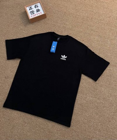 顶端刺绣品质阿迪达斯Adidas 三叶草短袖宽松男女同款情侣款 采用抗菌260克新疆长绒棉重磅面料 透气舒适 怎么洗都不起球透气轻柔的短袖，让您穿着舒适一整天！