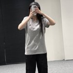 Bbr 短袖 字母刺绣 V 领浅灰色 上身展示 模特试穿 S 码 身高 162Cm 47Kg
