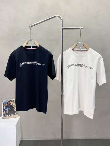 moncler蒙口独家专供新款原单男士休闲短袖 高端定制 高端版本 时尚百搭爆款进口面料 手感超柔软细腻 穿着亲肤舒适 高端精品 代工厂P精细做工 上身非常赞