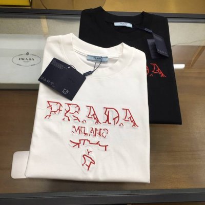 新品潮牌 Prad... 微阔 2025春夏新款男女同款短袖T恤，意大利原厂订单渠道，极具个性高级风，标志Logo图案工艺设计！情侣款纯棉短袖T恤！！最新时尚潮