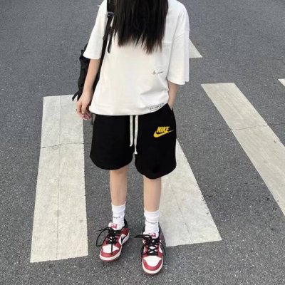 Nike 耐克金标夏季运动宽松短裤 品质好货｜兼运动与潮流｜超百搭 甄选新疆21支360G华棉面料 最大的优点就是柔软轻薄透气 会呼吸的面料 亲肤性跟保形性好