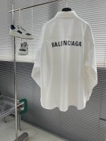 Balenciag 印花衬衫外套 定制经典双面厚款长绒棉巴黎衬衫料 做到双面不同纹理和原版一致 质感肉眼可见 上身立体有型 贴身舒适柔软 前幅饰以同质化Clea