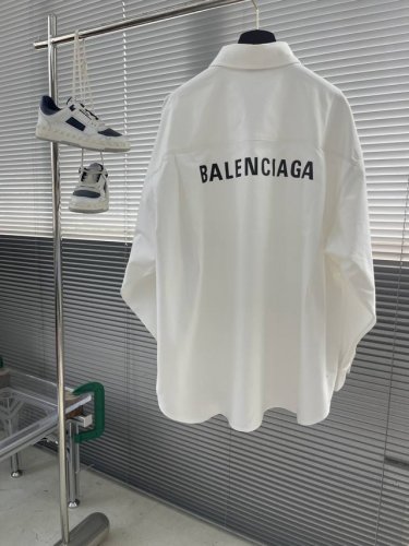 Balenciag 印花衬衫外套 定制经典双面厚款长绒棉巴黎衬衫料 做到双面不同纹理和原版一致 质感肉眼可见 上身立体有型 贴身舒适柔软 前幅饰以同质化Clea