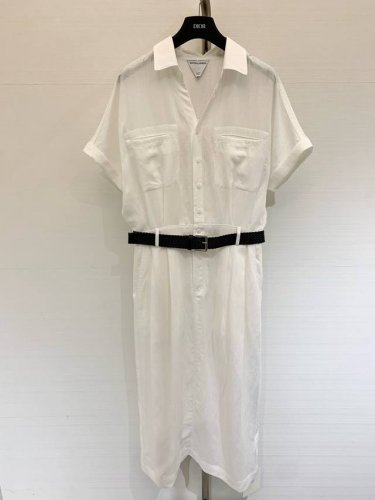 bv 2025 夏季新款 棉麻腰带短袖连衣裙 定制Yb棉麻材质 质感舒适透气 搭配菱格皮质腰带 勾勒腰身可松可系两穿 上身充满干练优雅气息日常通勤度假都可驾驭的