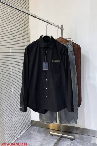 L138 Lvlouis Vuitton Dna标签衬衫 定制铂棉雅绸 柔滑细腻 舒适贴肤 一抹黑色 尽显非凡品味 胸前口袋以精致的Staples Editio