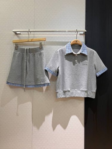 新款来袭拼接格纹polo半裙套装 Miu式穿搭 翻领短袖假两件拼接格纹半裙 短裤内衬 贴布刺绣Logo字母装饰 可爱减龄灰色深蓝