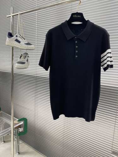 Tb 春夏基础款四杠针织polo短袖 面料柔软细腻，精密纺工艺使纱线强度增加，成衣表面光洁，纹路紧致，整体肌理感丰富，有层次。 码数：1 2 3 4 5
