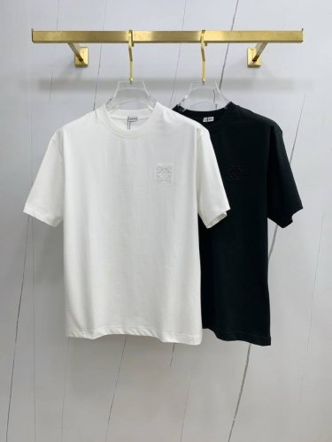 ss罗意威纯棉最新面料经典标识图案Logo时尚简约潮流短袖，最顶级的品质专柜原单短袖，顶级制作工艺进口面料，专柜款独特设计，采用进口高端订制面料。官网在售！面料
