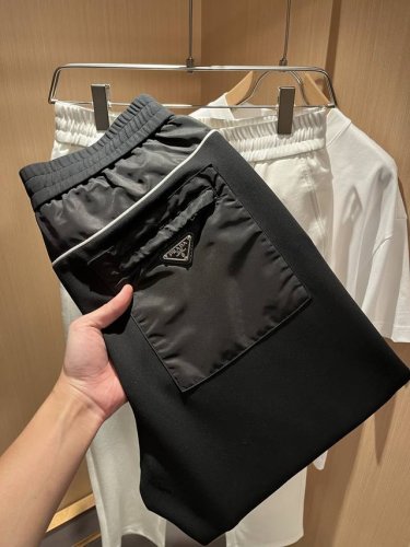 pra*Da普*达 2025早春新款男士休闲裤，高端品质之选 一款休闲裤兼备的百搭裤装，也是男士衣橱里不可缺少的搭配神器，属于实穿型的经典款式！整条休闲裤的设计