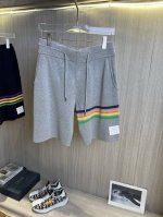 Tb汤姆布朗 Thom Browne2025Ss新款针织短裤，定制面料采用威化布织法，提花针织工艺，版型紧致立体，4杠拼接，定制裤绳五金质感强，顺滑，上身舒适透
