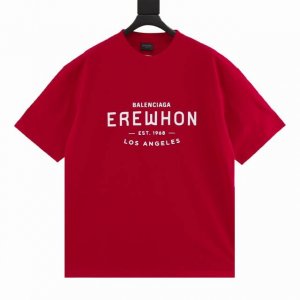 140 balenciaga 2025Ss Erewhon超市联名合作限定短袖T恤“顶流工作服”。Erewhon是被冠上超市届爱马仕的全美最贵超市，这次巴黎世家