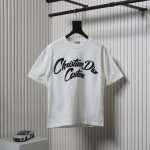 Dior 迪奥 25Ss 发泡字母短袖T恤 面料采用定制240G 26支特滑双股精棉平纹高密无尘全棉布料 前幅高密度加厚 走线平整 代工品质 全套定制辅料 尺码